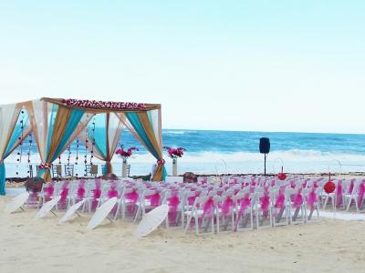 Beautifully Fanciful Beach Wedding 