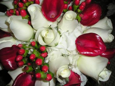 Close Up of Rose & Calla Lily Bouquet