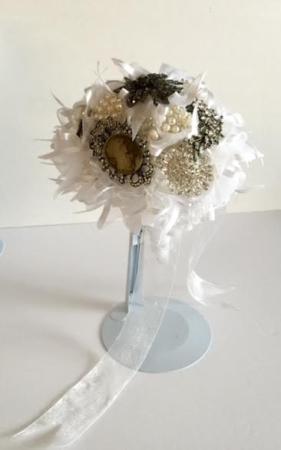 Bride's Bouquet - Queen Nostalgic Design