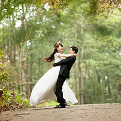 GroomBride250x250.jpg