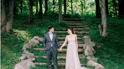 Bride & Groom on Stairs 75a53fc8-52e4-4b5d-b880-bb4ff0e32f06_Blissful-Meadows-Wedding-Danyel-Stapleton-Photography_0109.jpg