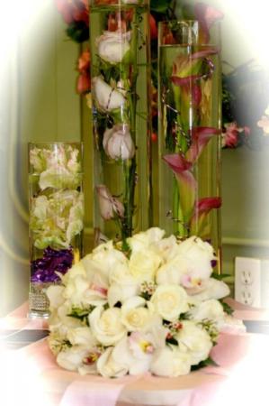 Cylinder Vases With Floating Flowers