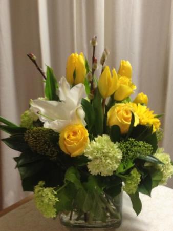 Yellow, Green, & White Wedding Arrangement