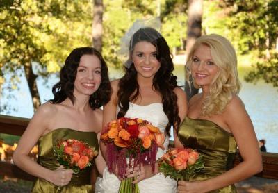 Bride and Bridesmaids with their Bouquets